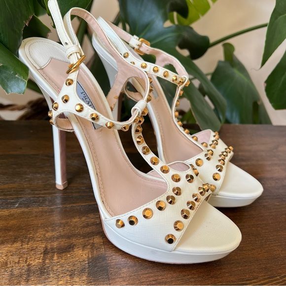 Prada Calzature Donna White Saffiano Leather Gold Studded Heels EU39.5 - Picture 1 of 16